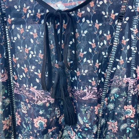 ADELYNE RAE Sz S Oversized Ditzy Floral Puff Sleeves Open Lace Tassel Tunic - Picture 4 of 8